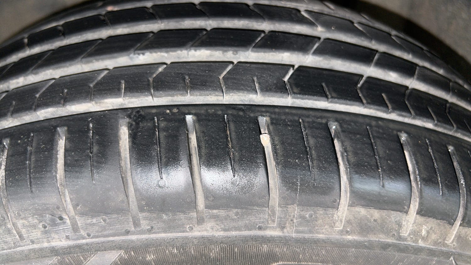Used 2022 Tata Punch Kaziranga Creative AMT Petrol Automatic tyres LEFT FRONT TYRE TREAD VIEW