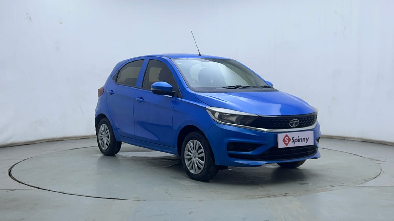 Used 2020 Tata Tiago XT Petrol Manual exterior RIGHT FRONT CORNER VIEW