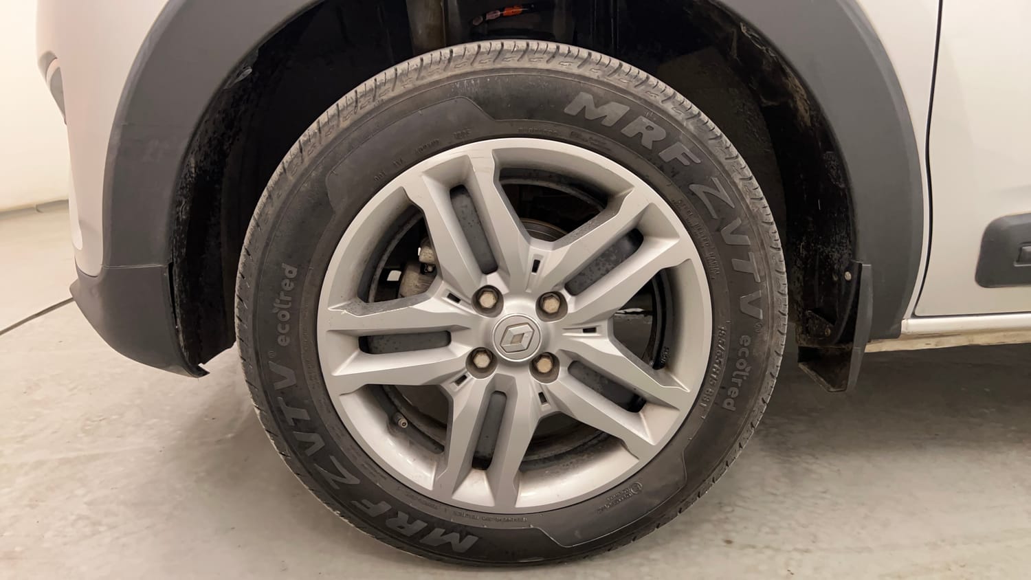Used 2024 Renault Triber RXZ Petrol Manual tyres LEFT FRONT TYRE RIM VIEW
