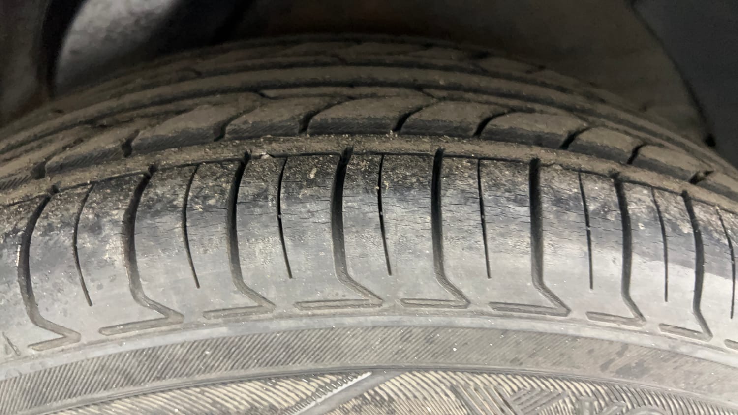 Used 2012 Hyundai i20 Asta 1.2 Petrol Manual tyres LEFT REAR TYRE TREAD VIEW