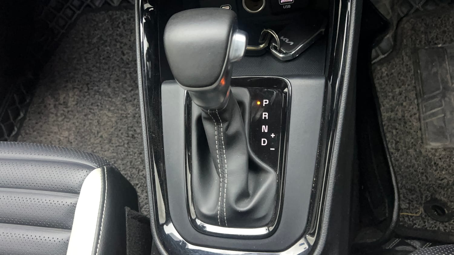 Used 2024 Kia Sonet GTX Plus 1.0 Turbo Petrol DCT Dual Tone Petrol Automatic interior GEAR  KNOB VIEW