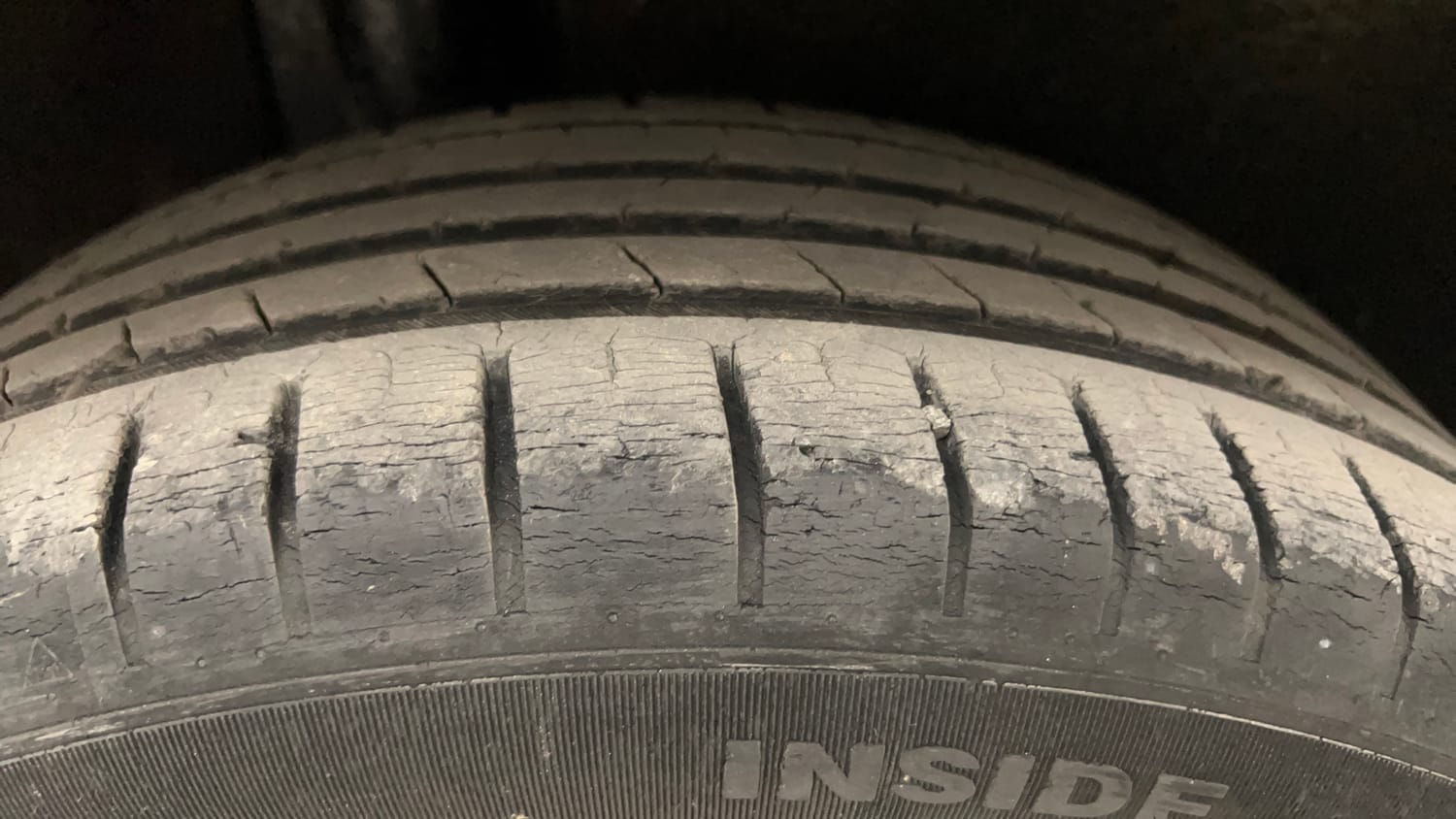 Used 2017 Maruti Suzuki Baleno Zeta 1.2 Petrol Manual tyres RIGHT REAR TYRE TREAD VIEW