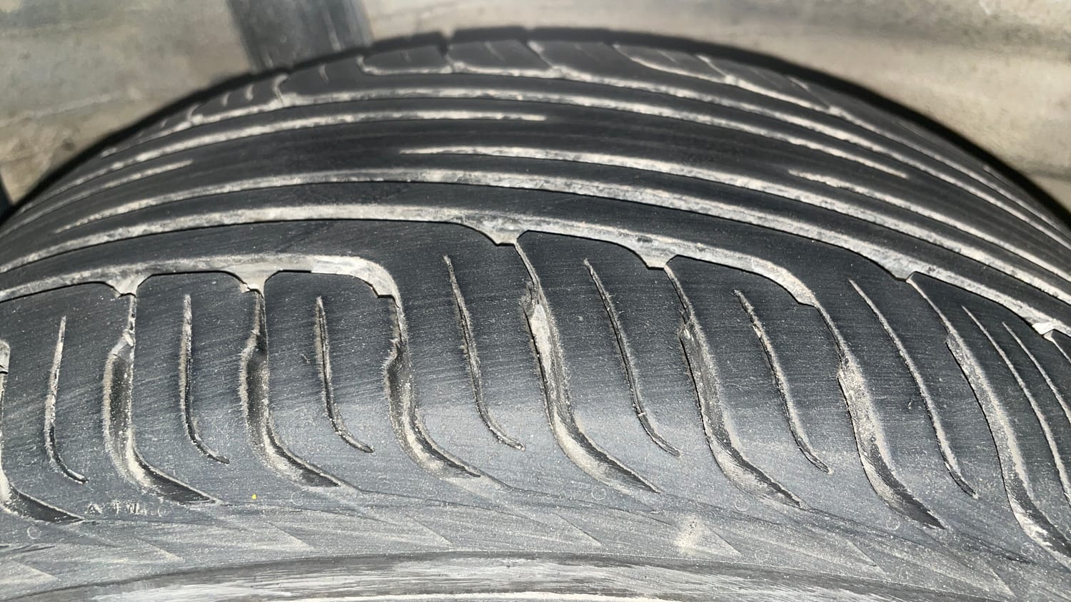 Used 2015 Honda Mobilio S Petrol Petrol Manual tyres RIGHT REAR TYRE TREAD VIEW