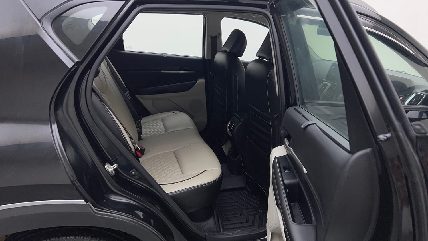 Used 2023 Kia Sonet Aurochs Edition 1.0 Petrol 7DCT Petrol Automatic interior RIGHT SIDE REAR DOOR CABIN VIEW