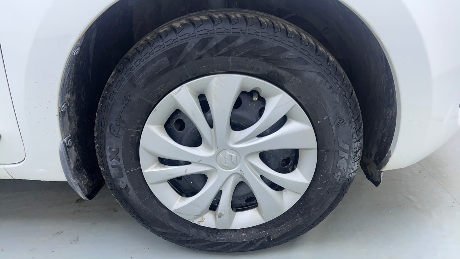 Used 2022 Maruti Suzuki Swift VXi Petrol Manual tyres RIGHT FRONT TYRE RIM VIEW