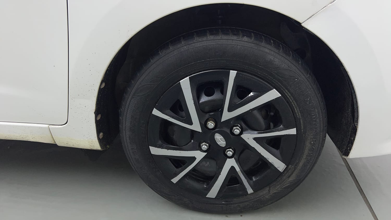 Used 2018 Hyundai Grand i10 Magna 1.2 Kappa VTVT Petrol Manual tyres RIGHT FRONT TYRE RIM VIEW