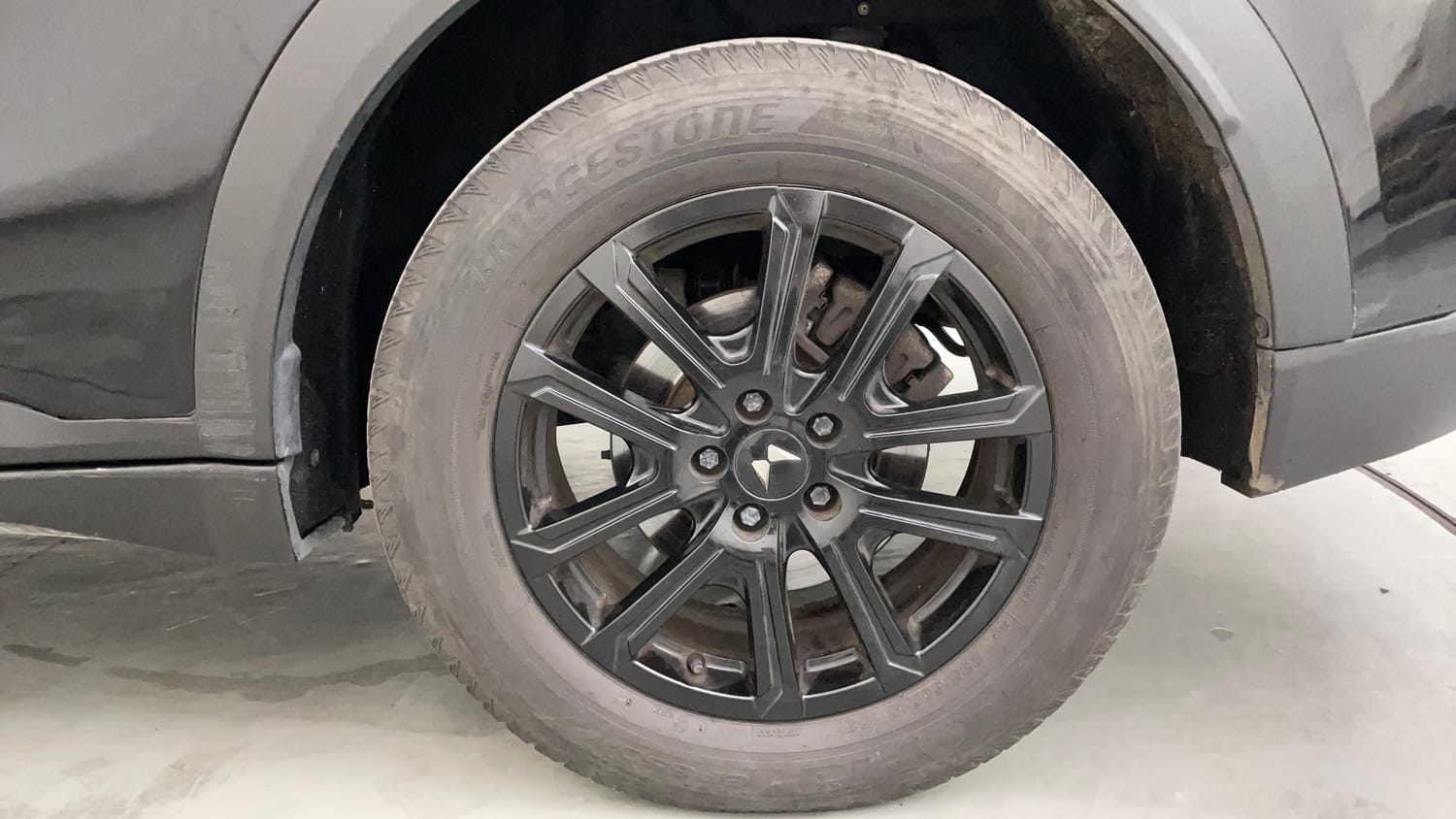 Used 2024 Mahindra XUV700 AX7 Luxury Pack Diesel MT 7 STR Diesel Manual tyres LEFT REAR TYRE RIM VIEW