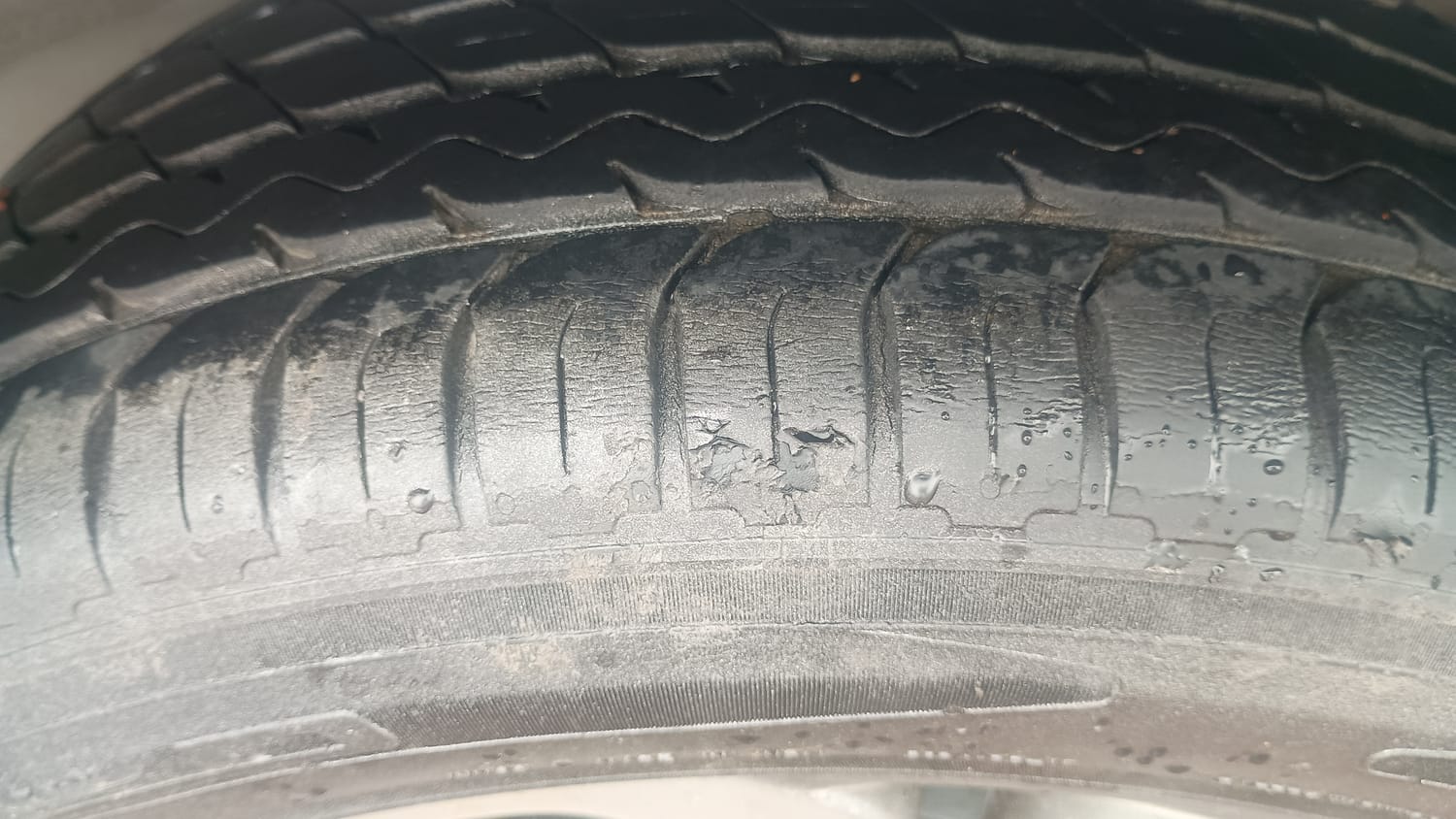 Used 2018 Hyundai Elite i20 Asta 1.2 (O) Petrol Manual tyres LEFT REAR TYRE TREAD VIEW