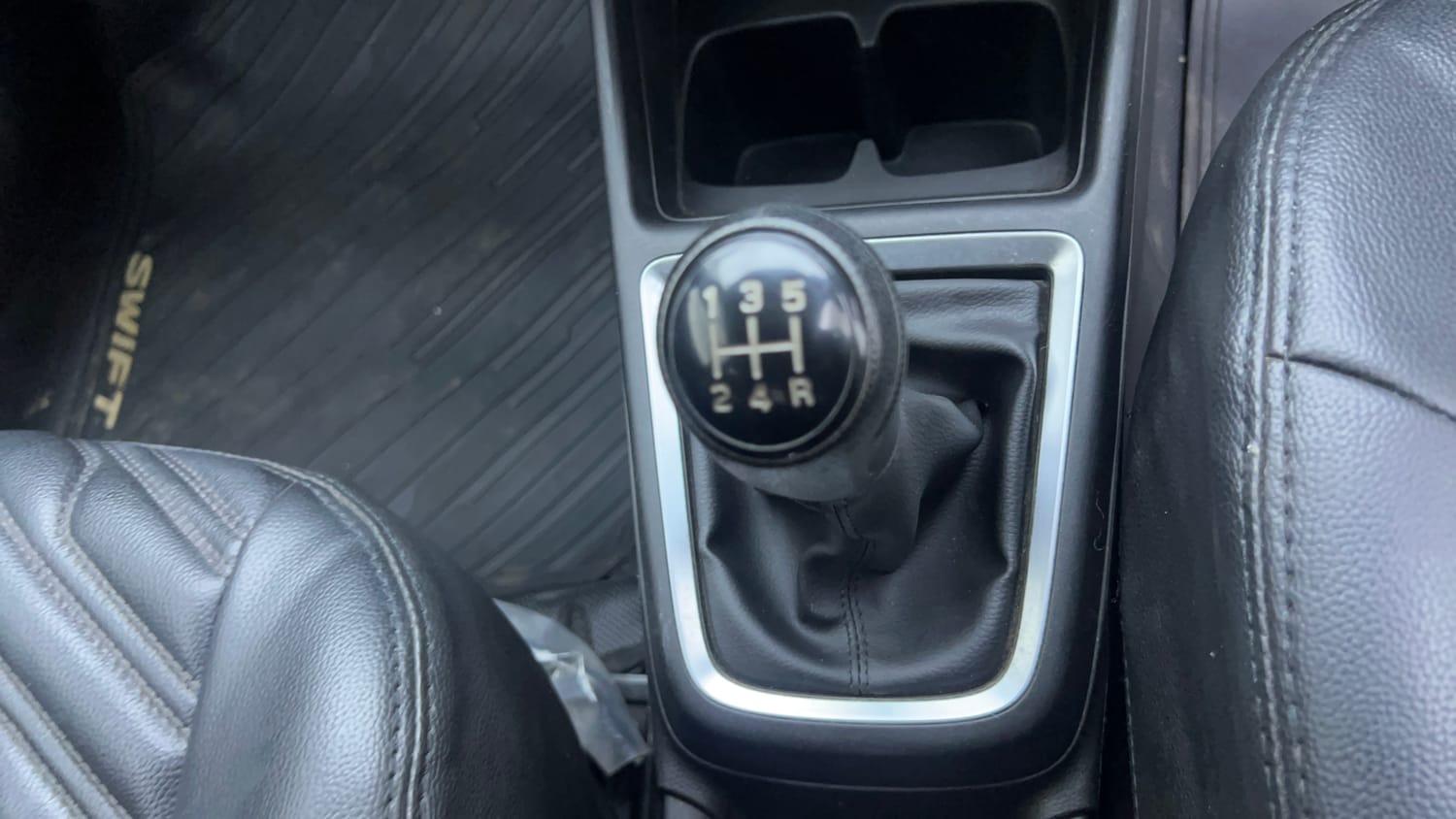 Used 2023 Maruti Suzuki Swift ZXi Petrol Manual interior GEAR  KNOB VIEW