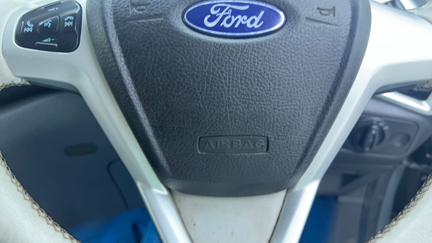 Used 2014 Ford EcoSport Titanium 1.5 TDCi (Opt) Diesel Manual top_features Airbags