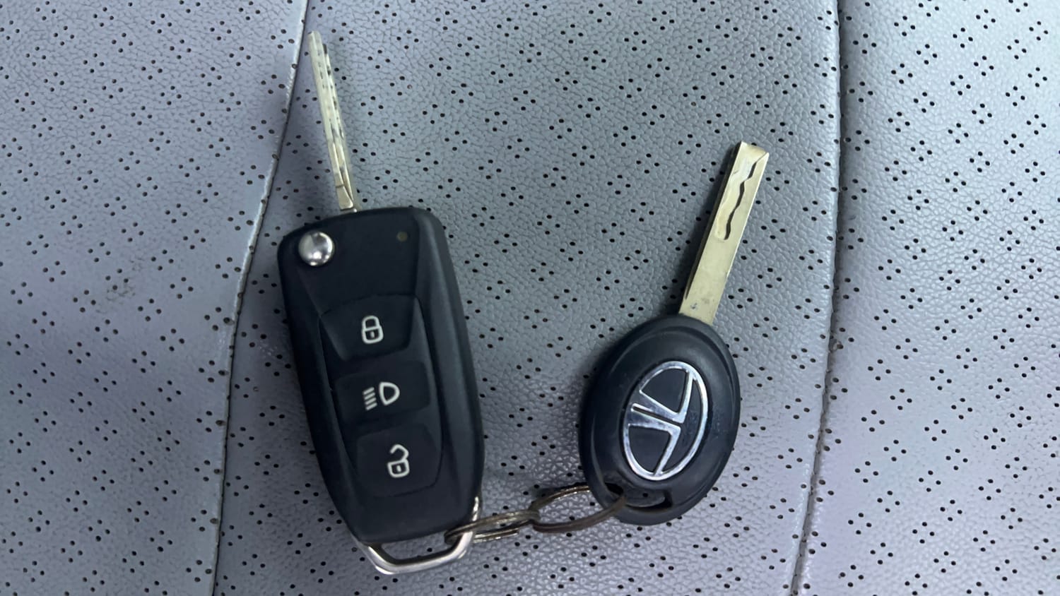 Used 2020 Tata Tiago XT Petrol Manual extra CAR KEY VIEW
