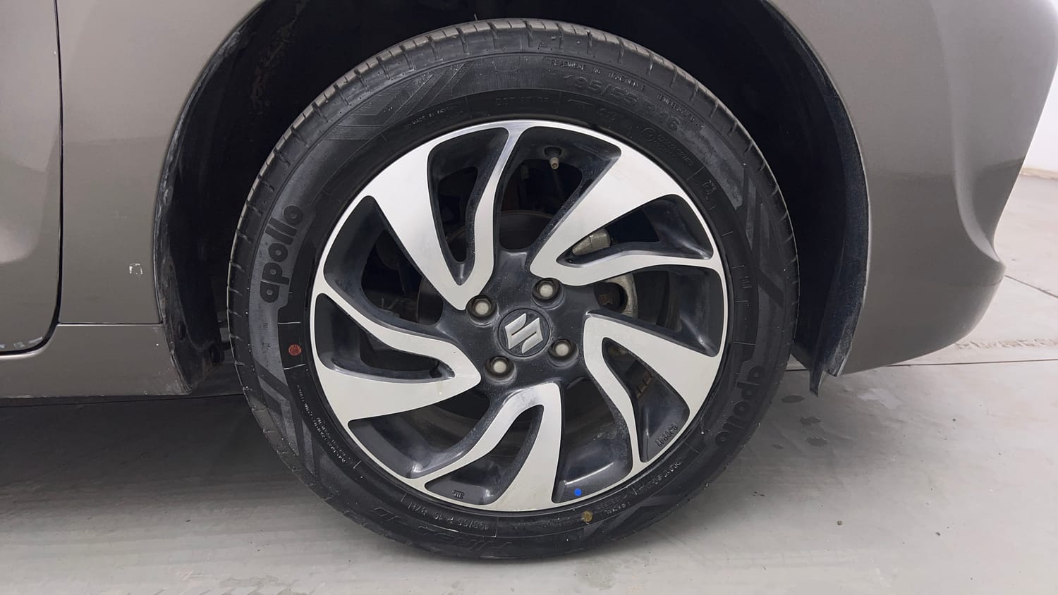 Used 2021 Maruti Suzuki Baleno Zeta Petrol Manual tyres RIGHT FRONT TYRE RIM VIEW