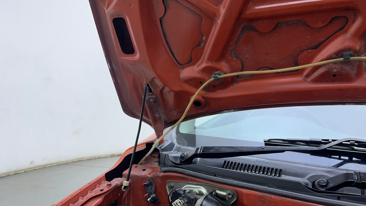 Used 2015 Maruti Suzuki Alto K10 VXi Petrol Manual engine ENGINE RIGHT SIDE HINGE & APRON VIEW
