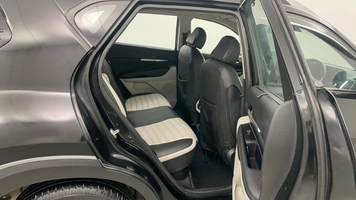 Used 2023 Kia Sonet HTX 1.0 iMT Petrol Manual interior RIGHT SIDE REAR DOOR CABIN VIEW