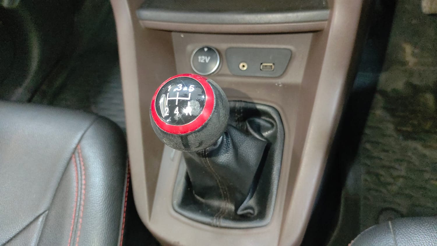 Used 2018 Ford Freestyle Titanium 1.2 Ti-VCT Petrol Manual interior GEAR  KNOB VIEW