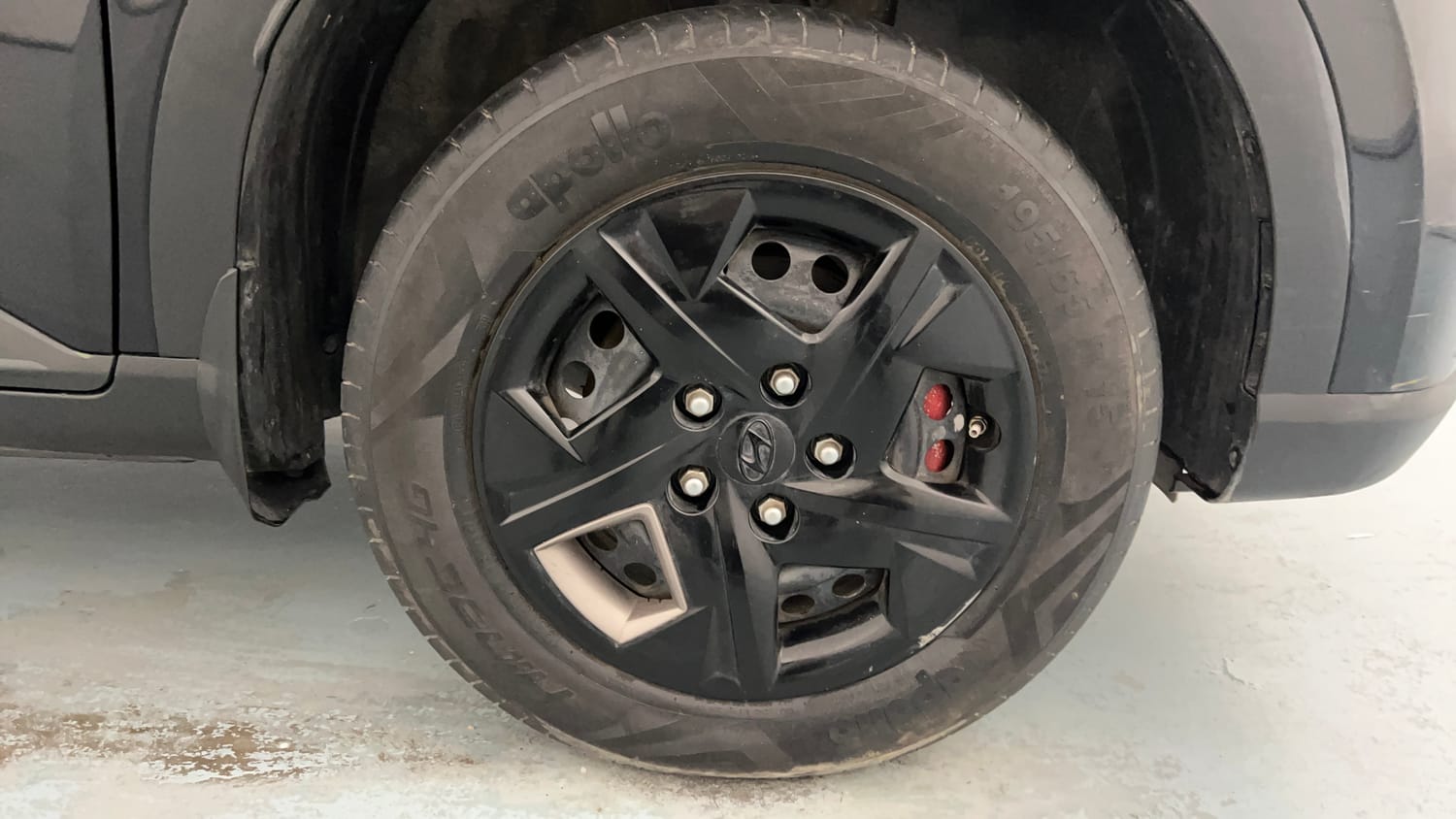 Used 2023 Hyundai Venue S (O) 1.2 Petrol Petrol Manual tyres RIGHT FRONT TYRE RIM VIEW