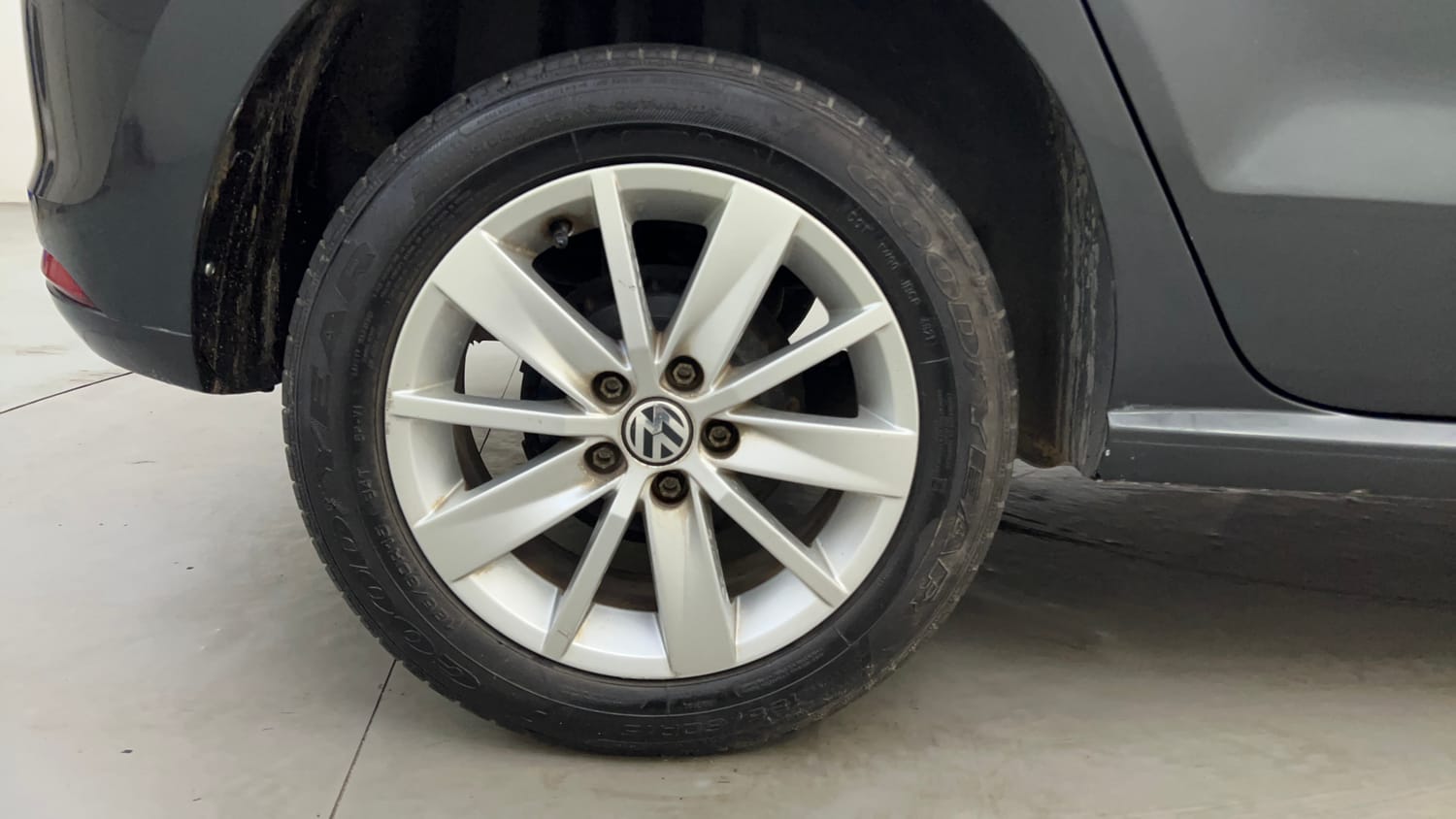 Used 2016 Volkswagen Polo Highline1.2L (P) Petrol Manual tyres RIGHT REAR TYRE RIM VIEW