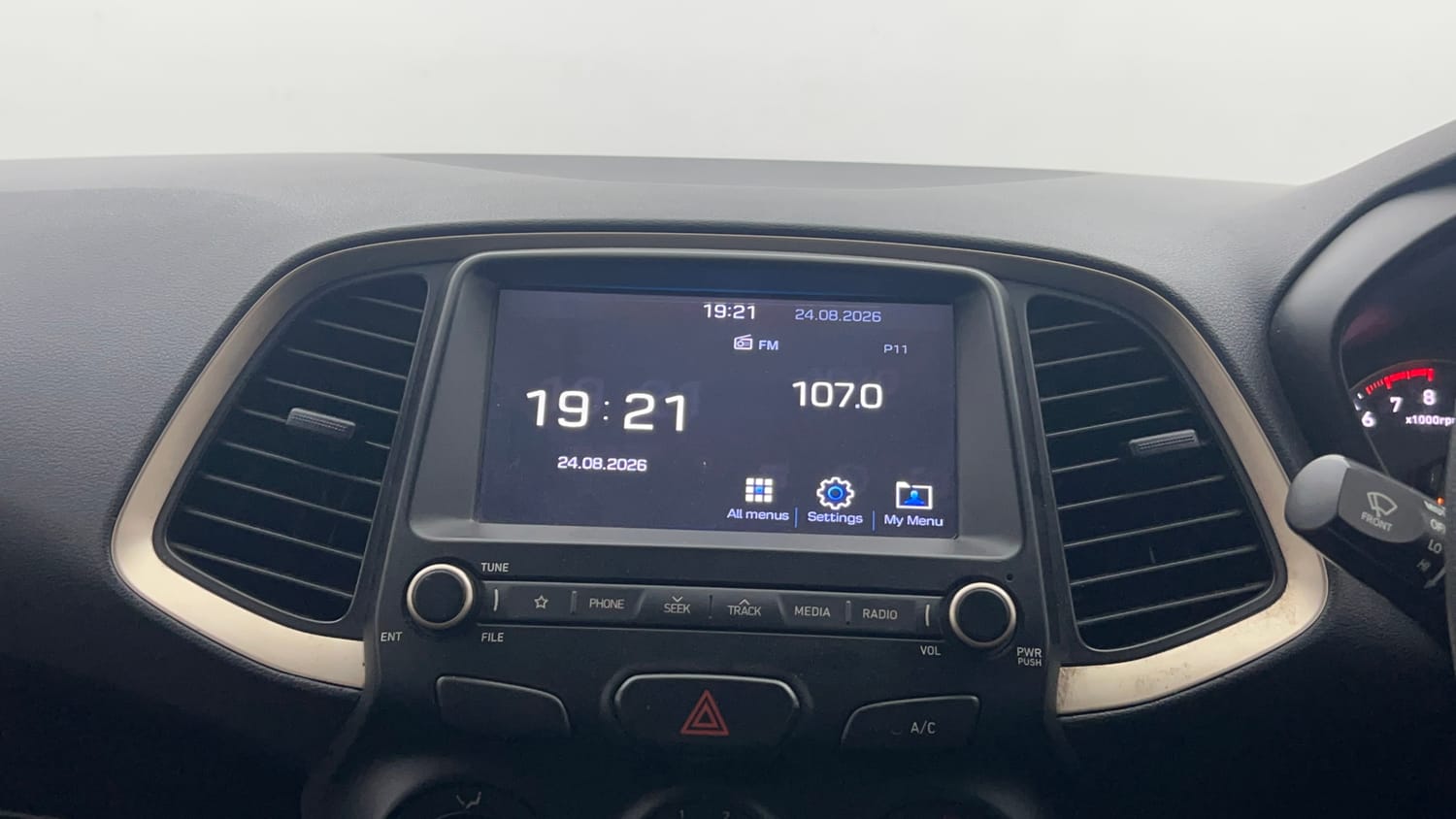 Used 2022 Hyundai Santro Sportz Petrol Manual top_features Touch screen infotainment system