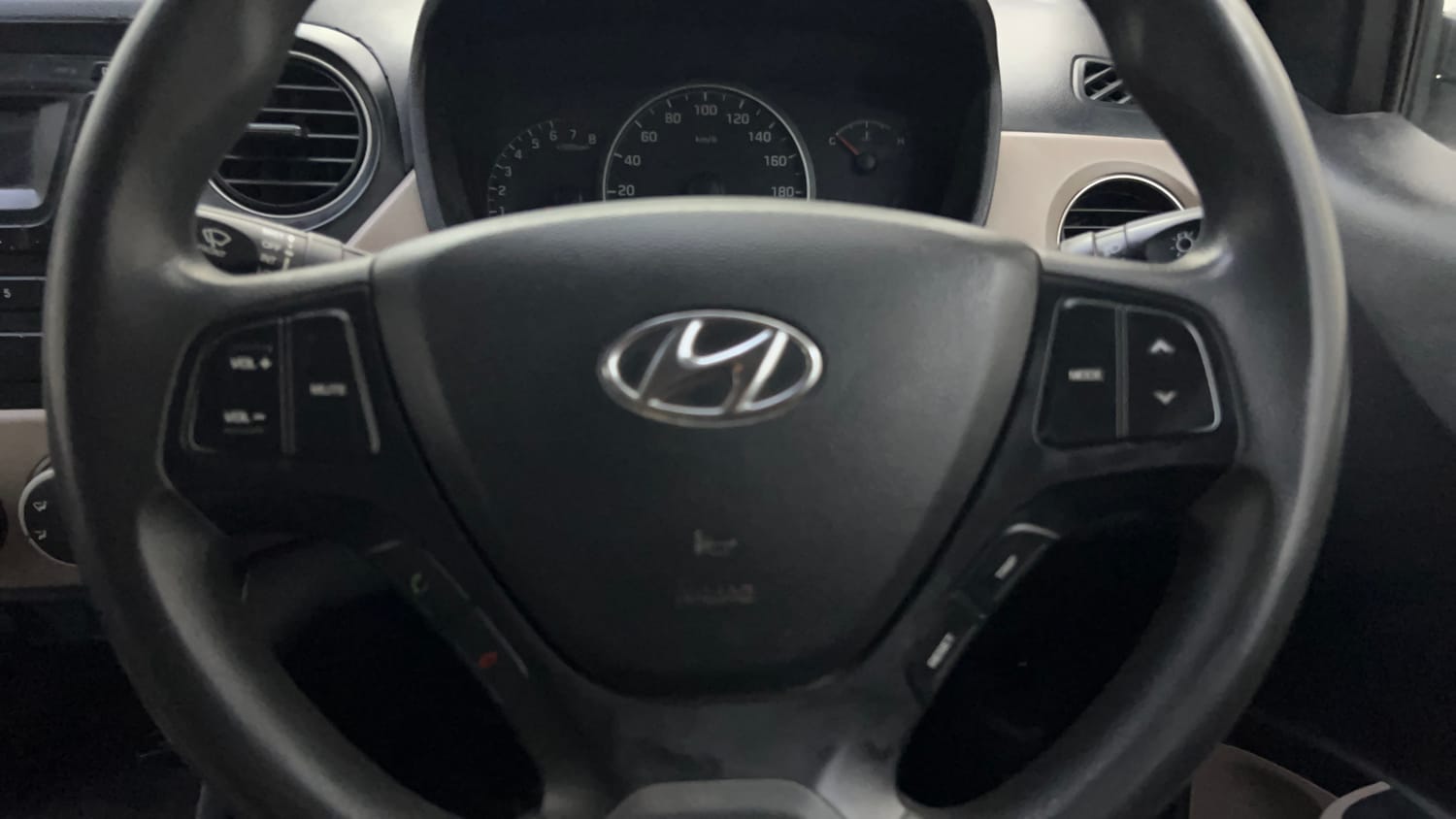 Used 2016 Hyundai Grand i10 Sportz 1.2 Kappa VTVT Petrol Manual top_features Airbags