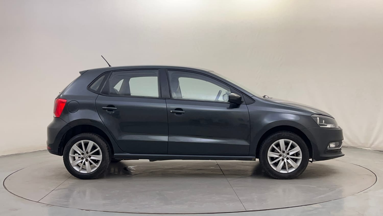 Used 2016 Volkswagen Polo Highline1.2L (P) Petrol Manual exterior RIGHT SIDE VIEW