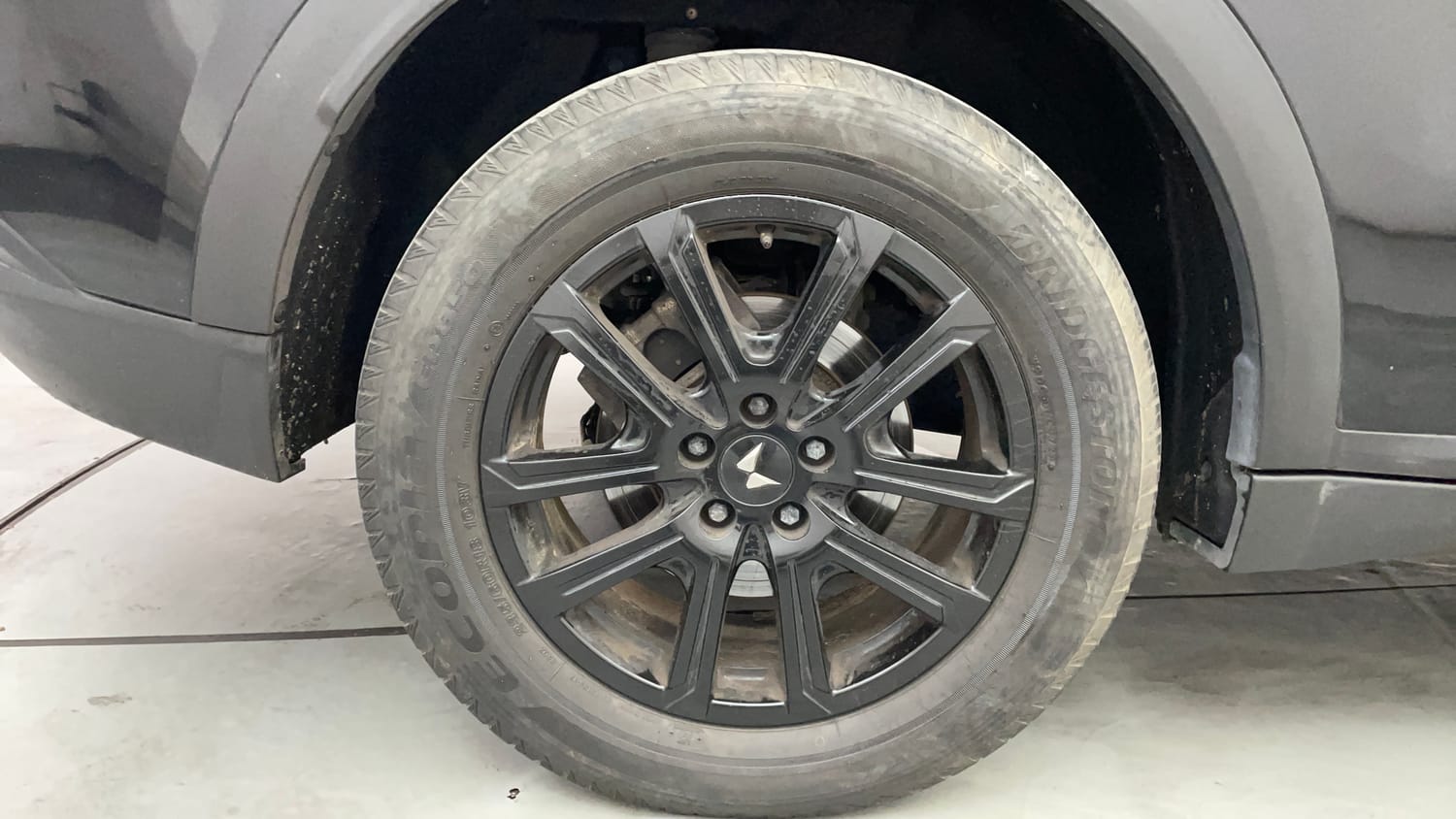 Used 2024 Mahindra XUV700 AX7 Luxury Pack Diesel MT 7 STR Diesel Manual tyres RIGHT REAR TYRE RIM VIEW