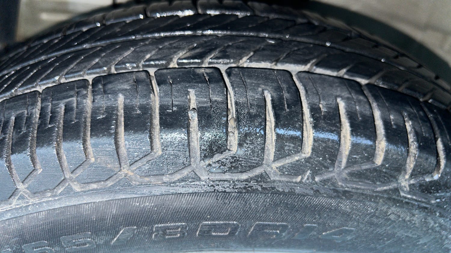 Used 2013 Maruti Suzuki Swift Dzire VXI Petrol Manual tyres LEFT FRONT TYRE TREAD VIEW