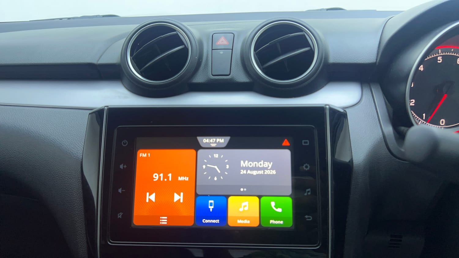 Used 2023 Maruti Suzuki Swift ZXi Petrol Manual top_features Touch screen infotainment system