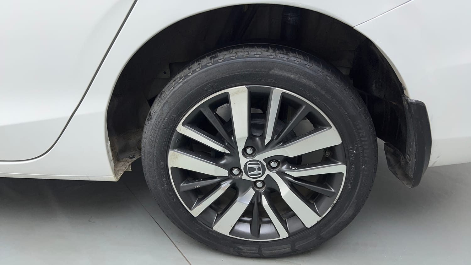 Used 2021 Honda City ZX Petrol Petrol Manual tyres LEFT REAR TYRE RIM VIEW