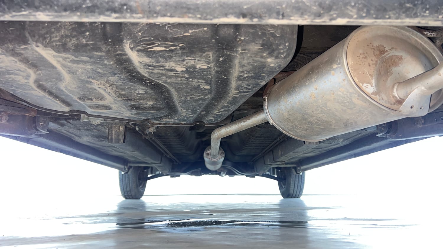Used 2014 Maruti Suzuki Wagon R LXI Petrol Manual extra REAR UNDERBODY VIEW (TAKEN FROM REAR)