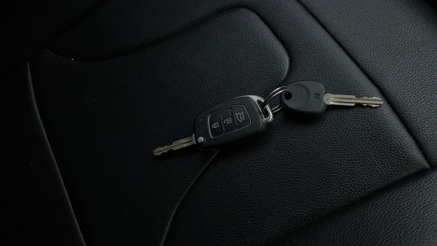 Used 2019 Hyundai Elite i20 Sportz Plus 1.2 Petrol Manual extra CAR KEY VIEW