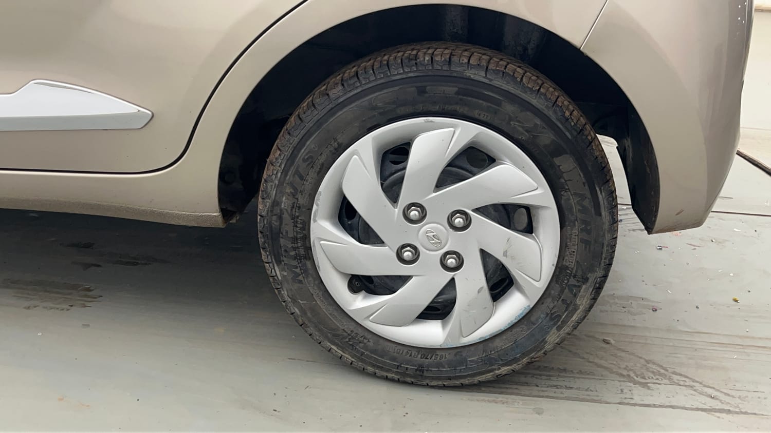 Used 2022 Hyundai Santro Sportz Petrol Manual tyres LEFT REAR TYRE RIM VIEW