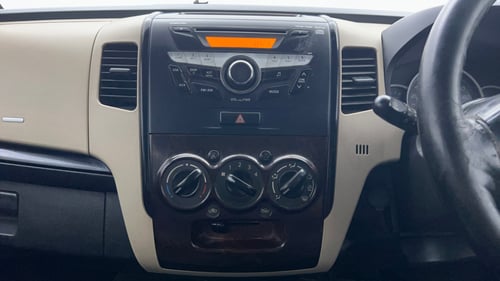 Used 2017 Maruti Suzuki Wagon R VXI Petrol Manual interior MUSIC SYSTEM & AC CONTROL VIEW