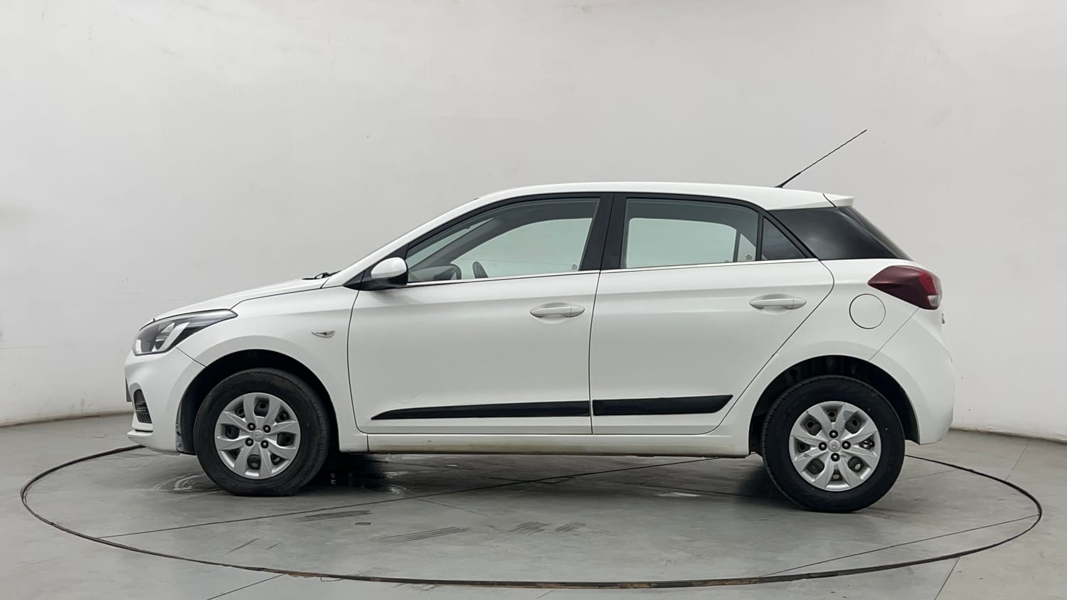 Used 2018 Hyundai Elite i20 Magna Executive 1.2 Petrol Manual exterior LEFT SIDE VIEW