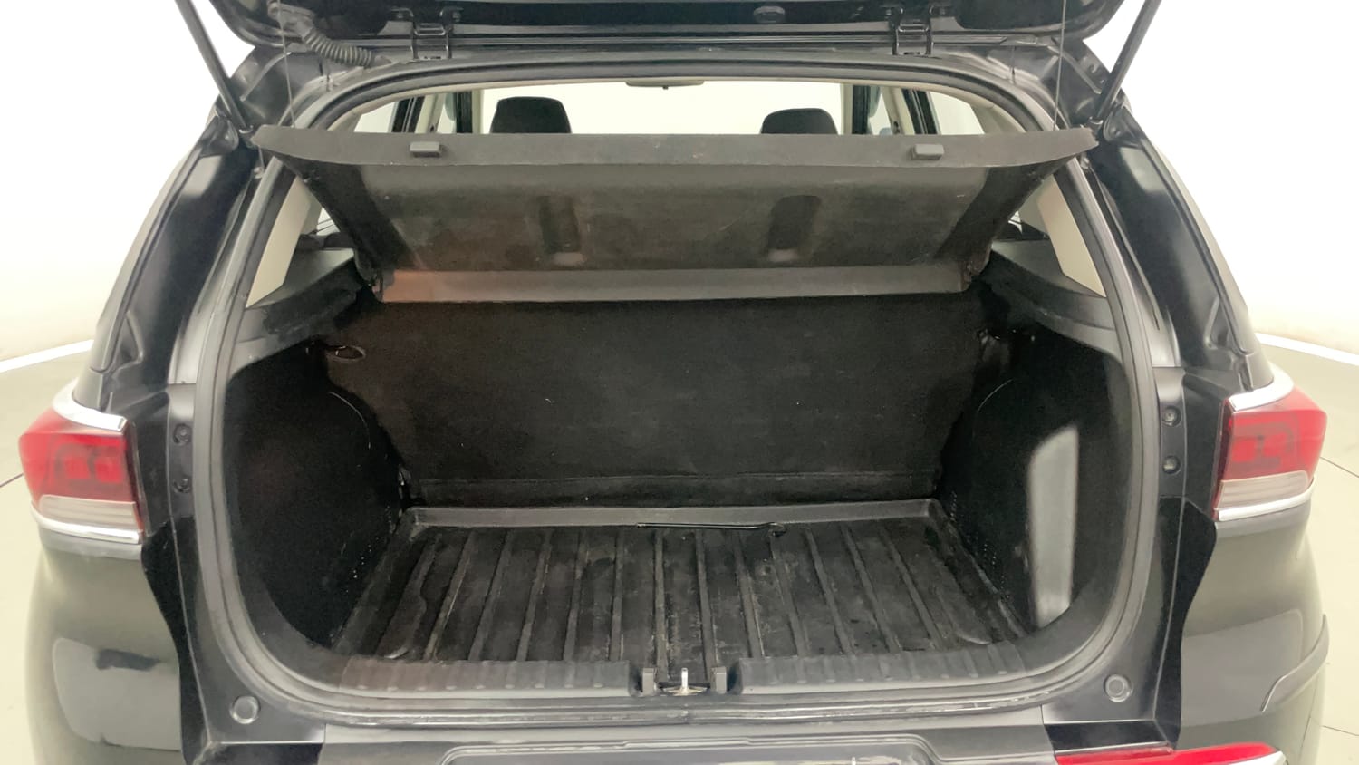 Used 2023 Kia Sonet HTX 1.0 iMT Petrol Manual interior DICKY INSIDE VIEW