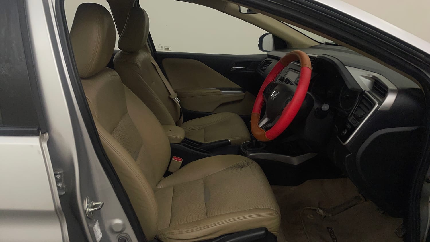 Used 2014 Honda City VX Diesel Diesel Manual interior RIGHT SIDE FRONT DOOR CABIN VIEW