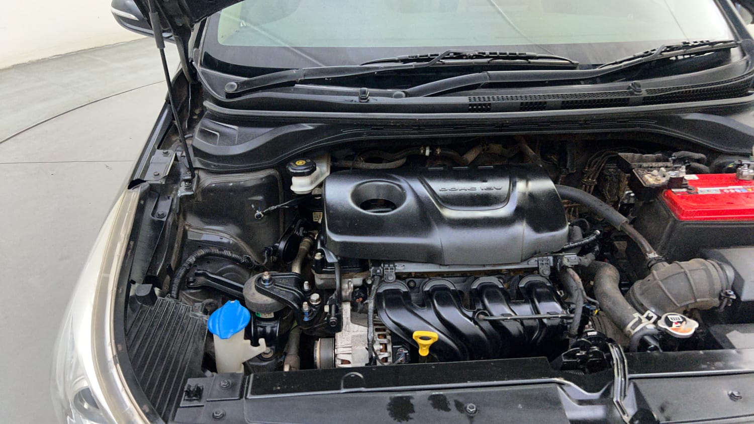 Used 2018 Hyundai Verna SX (O)1.6 VTVT Petrol Manual engine ENGINE RIGHT SIDE HINGE & APRON VIEW