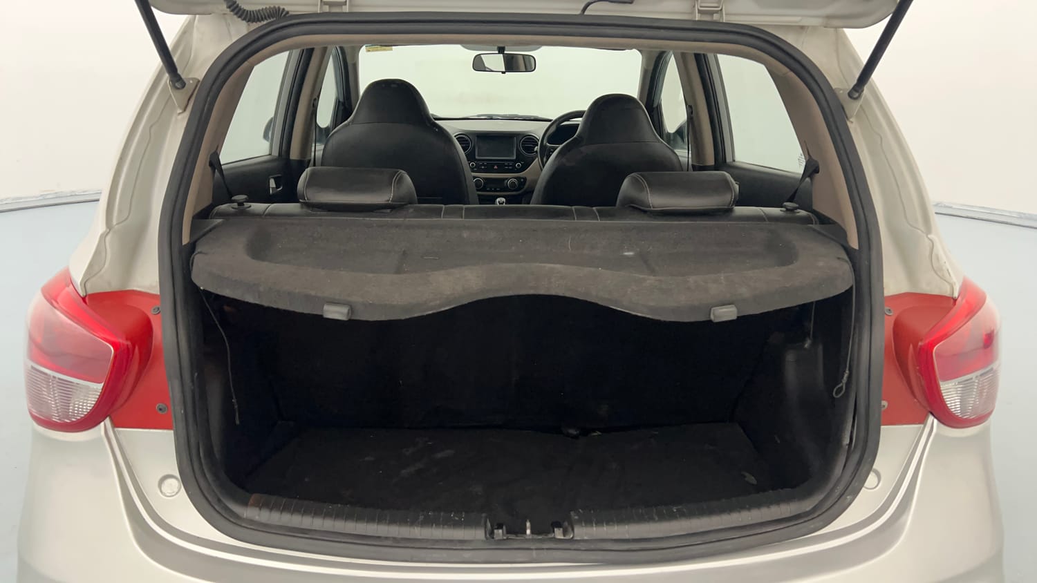Used 2018 Hyundai Grand i10 Asta U2 1.2 CRDi Diesel Manual interior DICKY INSIDE VIEW
