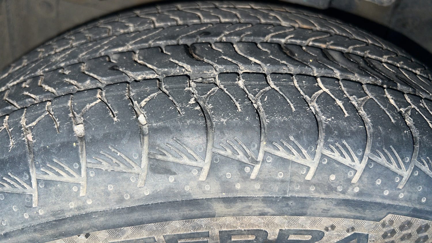 Used 2023 Maruti Suzuki Grand Vitara Delta Smart Hybrid AT Petrol Automatic tyres LEFT FRONT TYRE TREAD VIEW