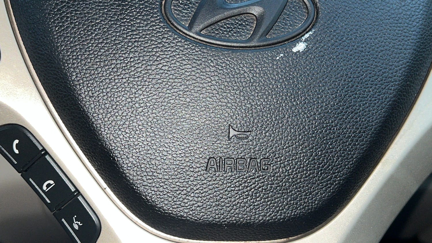 Used 2020 Hyundai Santro Sportz AMT Petrol Automatic top_features Airbags