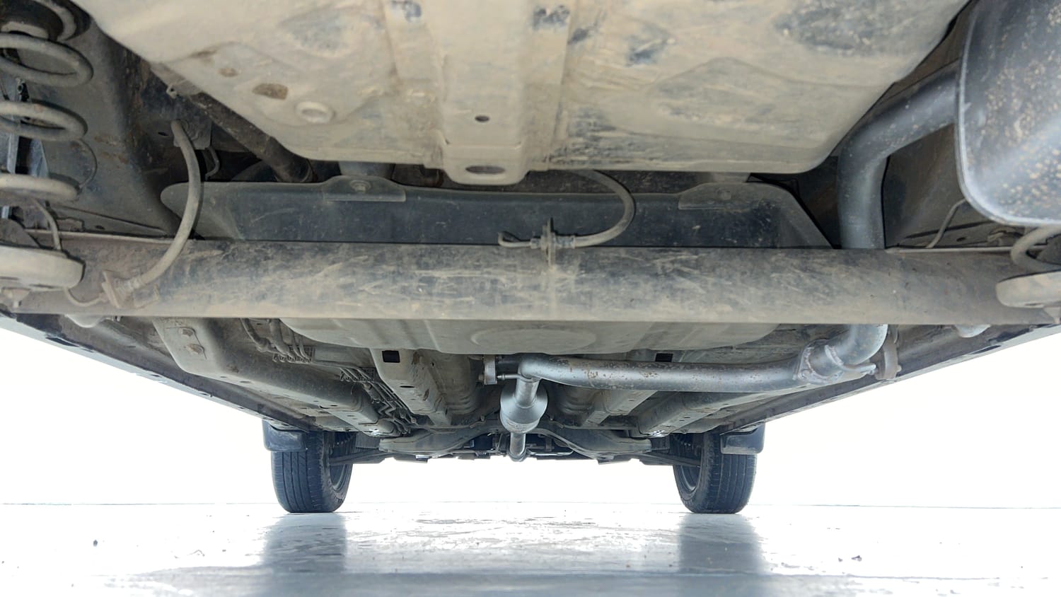 Used 2020 Tata Nexon XM (S) Petrol Manual extra REAR UNDERBODY VIEW (TAKEN FROM REAR)