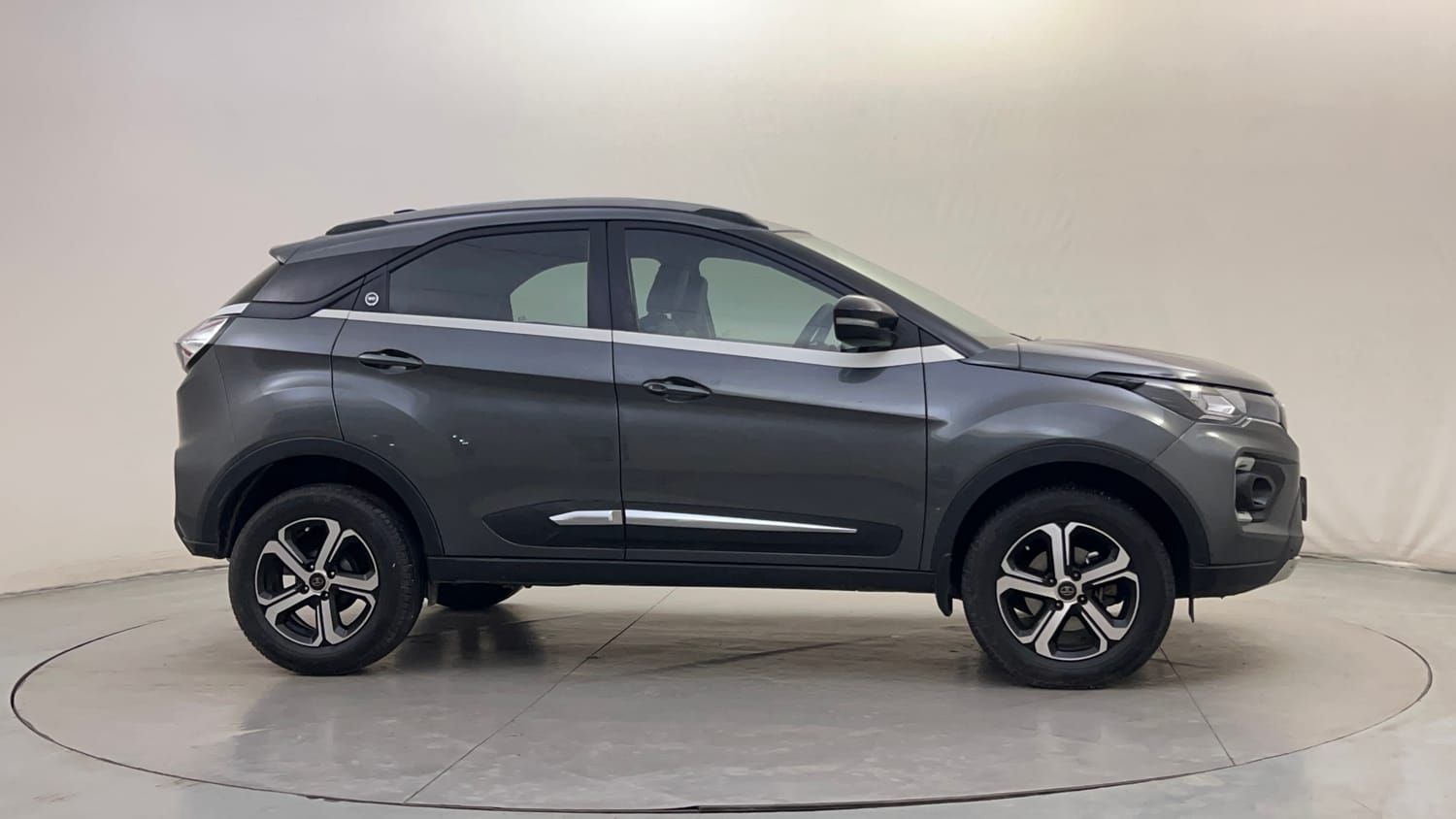 Used 2023 Tata Nexon XZ Plus Petrol Manual exterior RIGHT SIDE VIEW