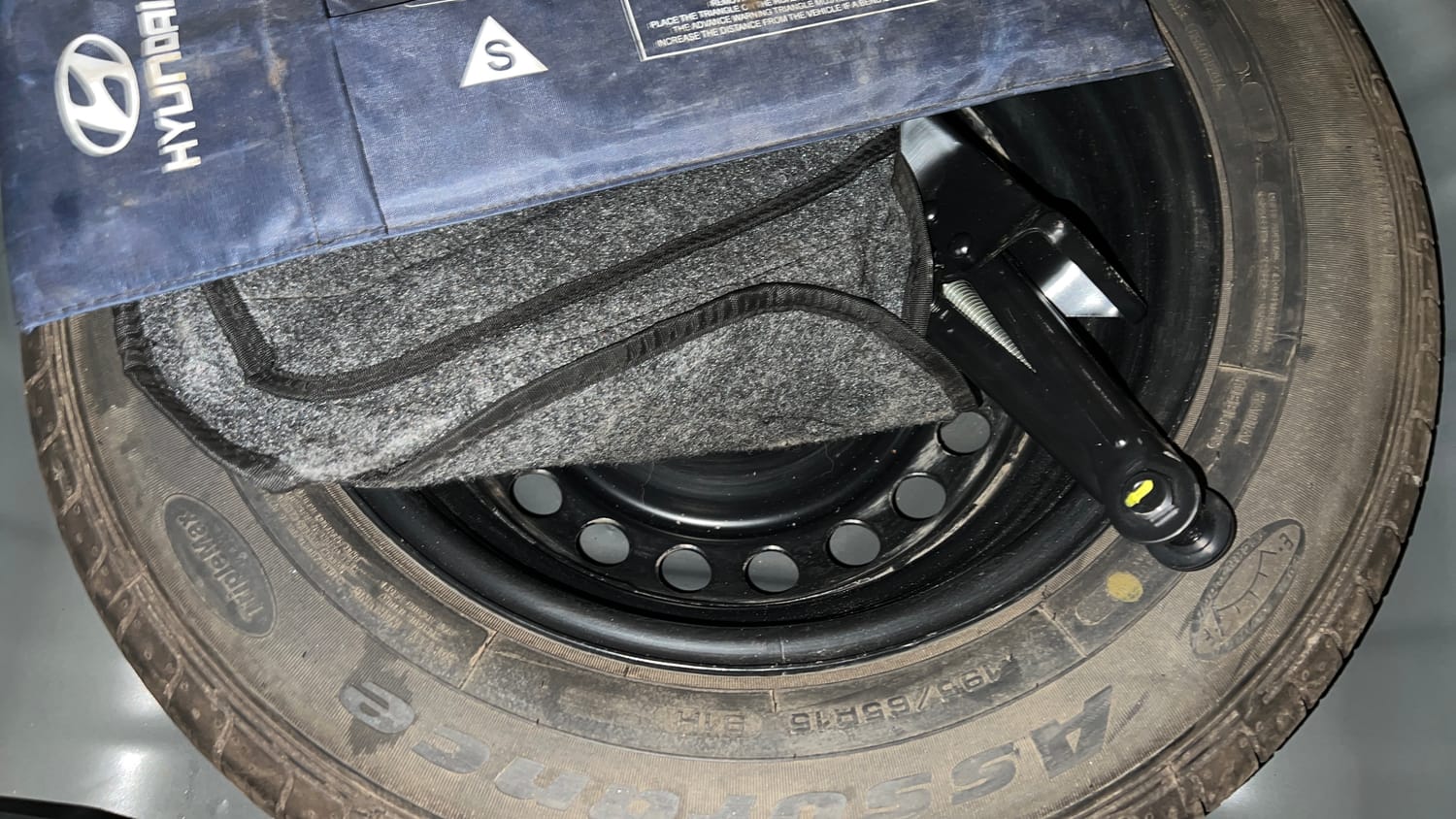 Used 2023 Hyundai Venue S (O) 1.2 Petrol Petrol Manual tyres SPARE TYRE VIEW