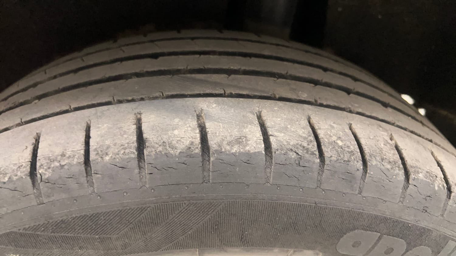 Used 2017 Maruti Suzuki Baleno Zeta 1.2 Petrol Manual tyres LEFT REAR TYRE TREAD VIEW