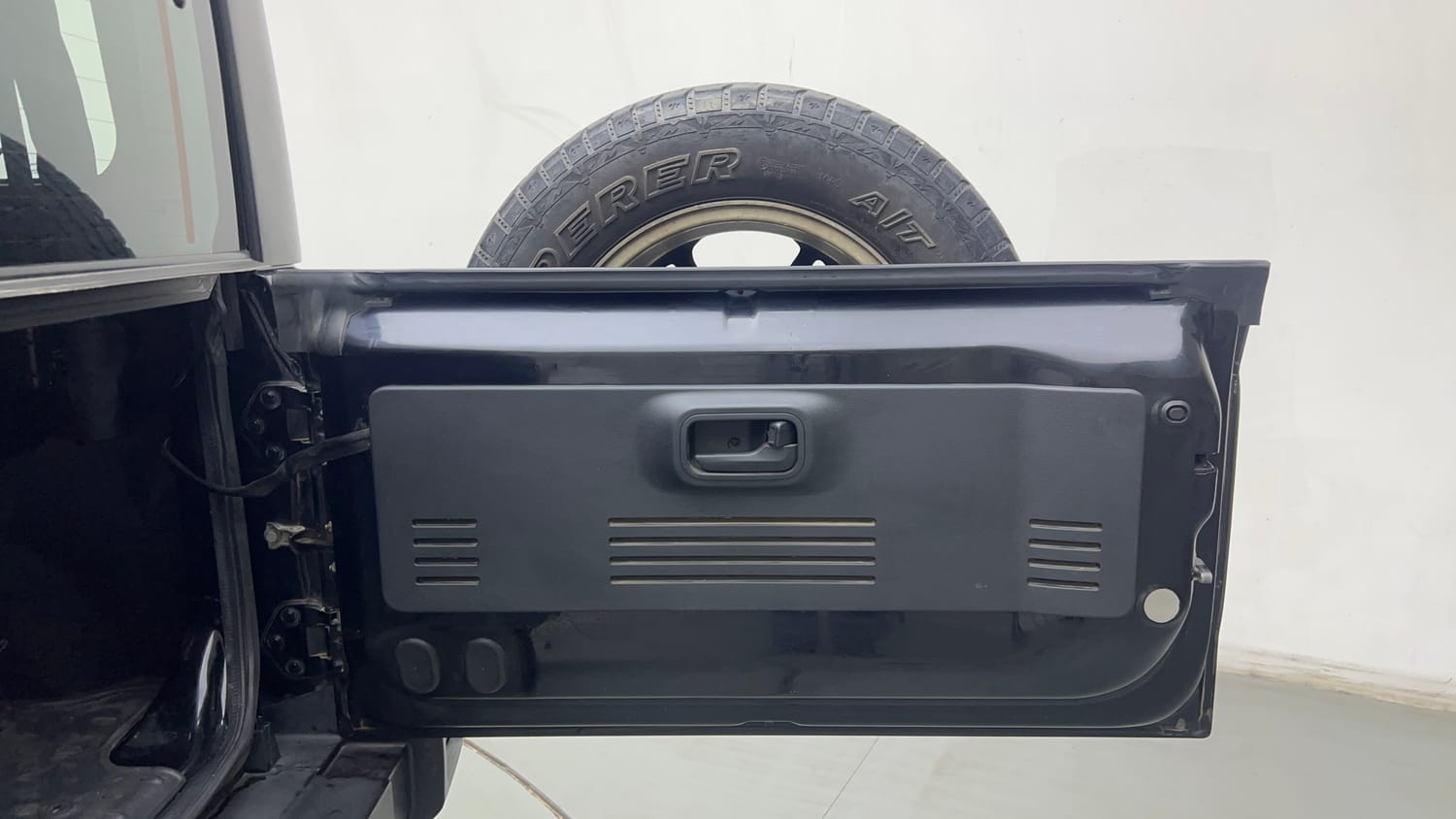 Used 2023 mahindra Thar LX Hard Top Petrol AT 4WD Petrol Automatic interior DICKY DOOR OPEN VIEW