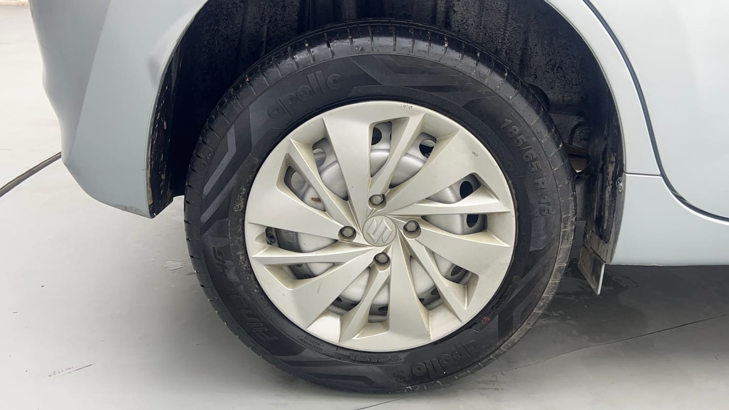 Used 2024 Maruti Suzuki Baleno Sigma MT Petrol Manual tyres RIGHT REAR TYRE RIM VIEW