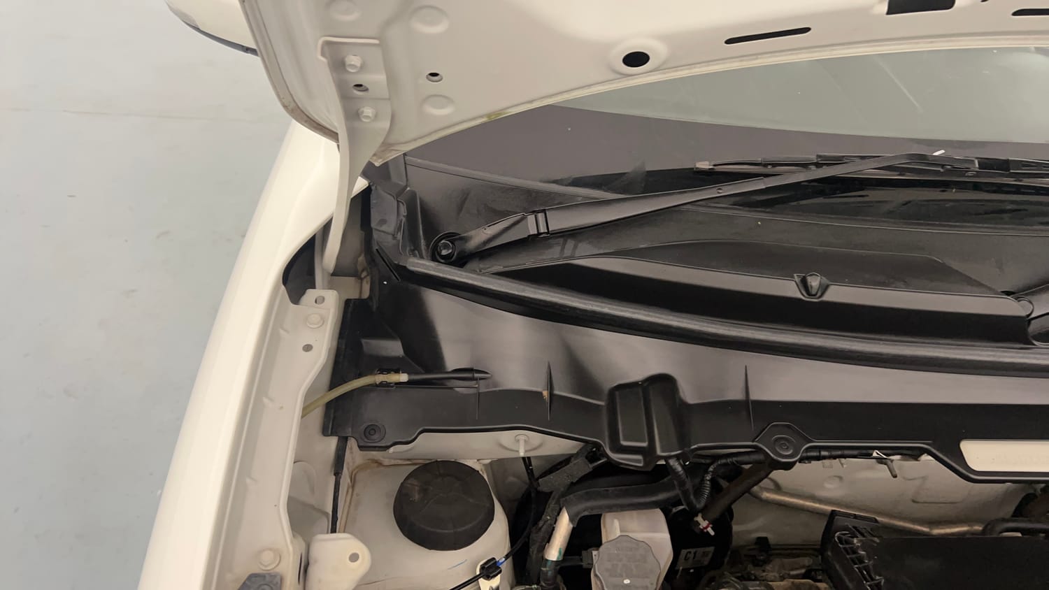 Used 2024 Maruti Suzuki Celerio ZXi Petrol Manual engine ENGINE RIGHT SIDE HINGE & APRON VIEW