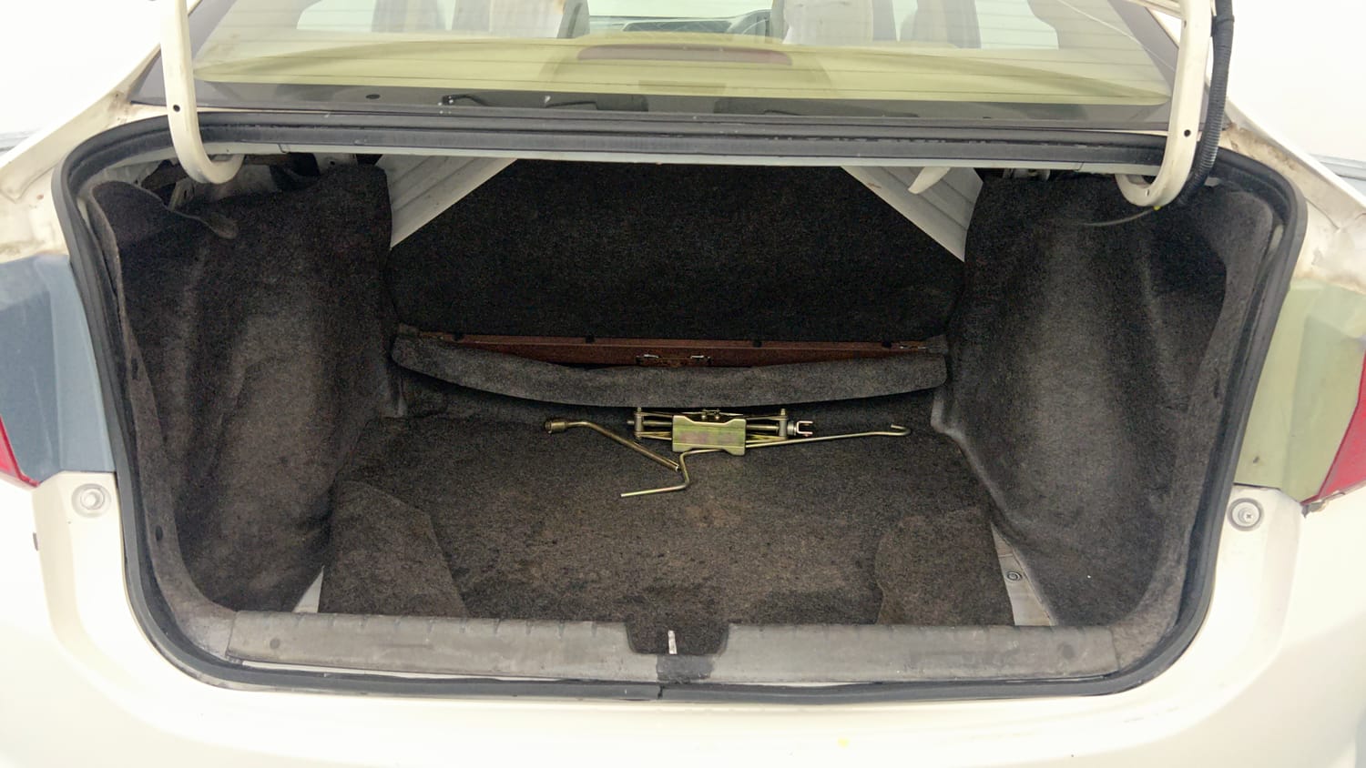 Used 2015 Honda City VX CVT Petrol Automatic interior DICKY INSIDE VIEW