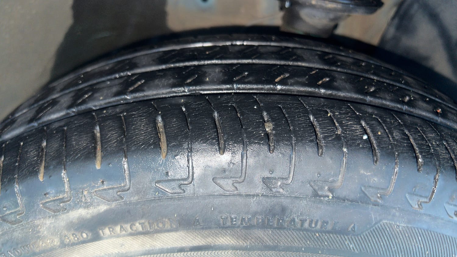 Used 2022 Maruti Suzuki Ignis Alpha 1.2 AMT Petrol Automatic tyres RIGHT FRONT TYRE TREAD VIEW