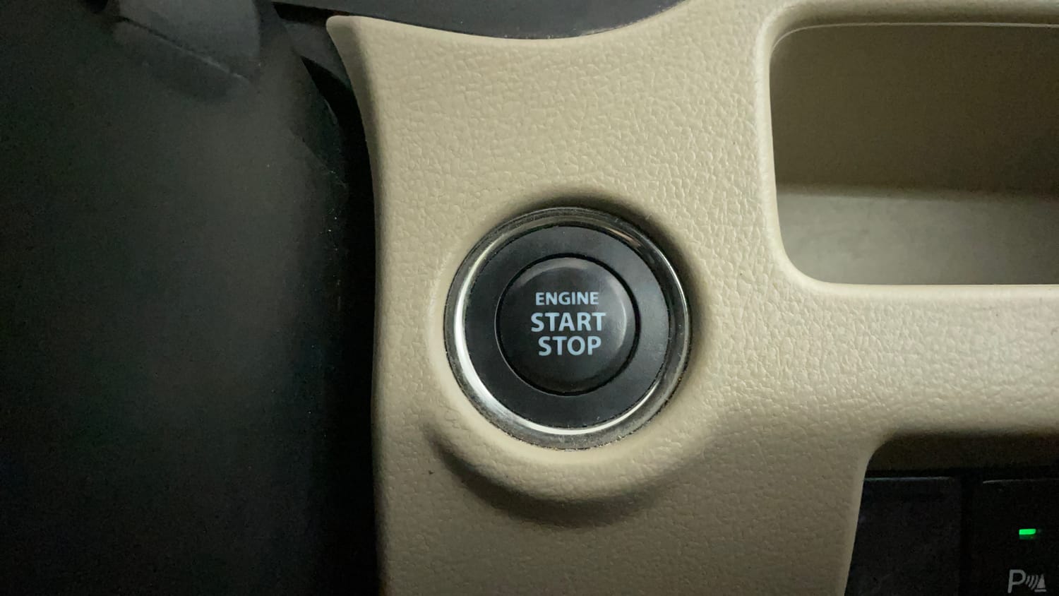 Used 2017 Maruti Suzuki Ciaz ZXI+ Petrol Manual top_features Keyless start