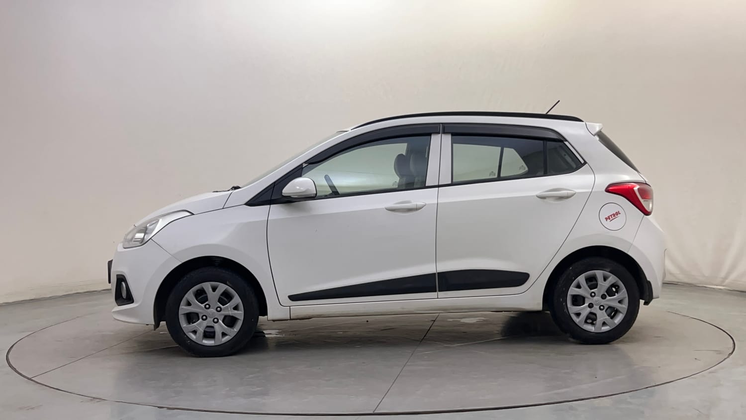 Used 2016 Hyundai Grand i10 Sportz 1.2 Kappa VTVT Petrol Manual exterior LEFT SIDE VIEW